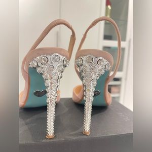 Betsey Johnson Leona Pump SIZE 6